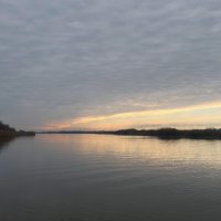 Рассвет на реке :: Андрей Андросов