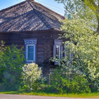 Домик у дороги :: юрий Амосов