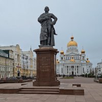 Святой праведный воин Фёдор Ушаков у Кафедрального собора. :: ИРЭН@ .