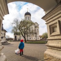 Церковный Дворик :: юрий поляков