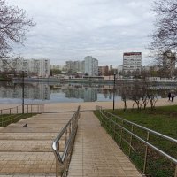 Апрель в городе :: Андрей Лукьянов