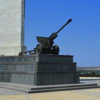 Керчь. Дивизионная пушка ЗиС – 3 на мемориале Обелиск Славы. :: Пётр Чернега Керчь. Дивизионная пушка ЗиС – 3 на мемориале Обелиск Славы. :: Пётр Чернега