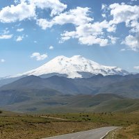 Дорога в урочище Джилы-Су, вид на г. Эльбрус :: Gruff_D .