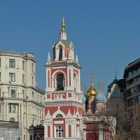 Георгиевская церковь с колокольней :: Лидия Бусурина