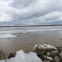 Май...Ледоход на Юганской Оби! :: Владимир 