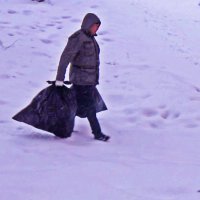 Апрель...Утренняя уборка в непогоду! :: Владимир 