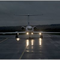 Рулёжка на стоянку. :: Владимир Попов