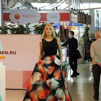 девушка и цветы :: Олег Лукьянов