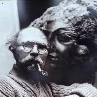 Автопортрет.  с любимой работой. Дерево. :: ИРЭН@ .