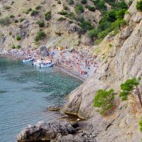 ... "маленькие"вездесущие человечки на "Царском пляже, в Голубой бухте.. :: galalog galalog