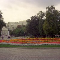 Репинский сквер :: Игорь Белоногов