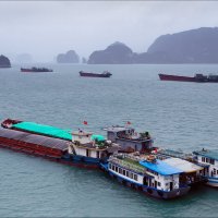 Встречи в Тонкинском заливе.Труженики моря. :: Валерий Готлиб