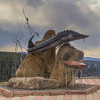 Гигантский осётр на Слизнёвском утёсе :: Владимир Кириченко