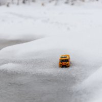 Модель машинки в снегу :: Александр Синдерёв