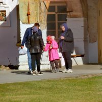 Весенний день вмонастыре :: Сергей Кочнев