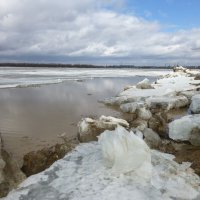 Май...Ледоход на Юганской Оби! :: Владимир 