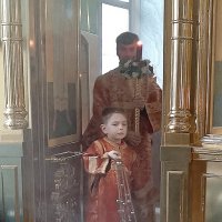 Юный алтарник. :: Михаил Попов