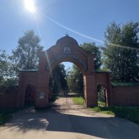 Главные ворота с иконой преподобного Антония...Антониево-Дымский монастырь :: Наталия Павлова