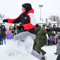 Кто первый? Покорение снежной горы. :: Михаил К