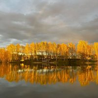 Закат на озере :: Виктор Савельев