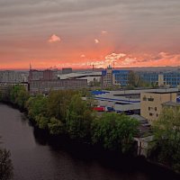 Закат украсил пасмурный денёк... :: Юрий Велицкий