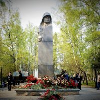 Мемориал в Павловском сквере :: Галина Нестратова