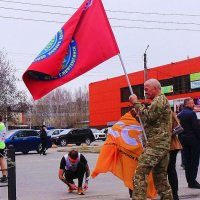 Май...Реет на ветру красное знамя! :: Владимир 