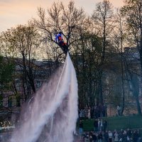 Флайборд в Юсуповском саду :: Ирина Соловьёва