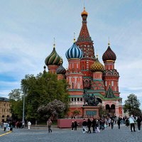 На Красной площади зацвела сирень.  :: Татьяна Помогалова