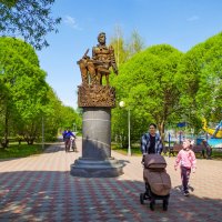 Прогулка по городскому саду. :: Михаил К