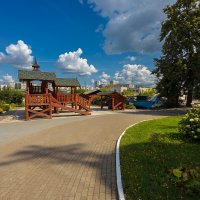 Детская площадка около церкви :: Александр Синдерёв