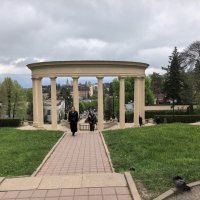 Возле Каскадной лестницы :: Виктор 