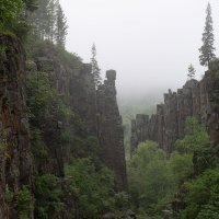 Утро туманного ущелья на реке Ук :: Сергей Герасимов Утро туманного ущелья на реке Ук :: Сергей Герасимов