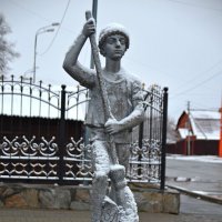 Памятник дворнику. Ялуторовск. :: Михаил К