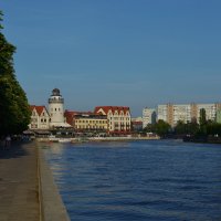 Река Преголя и "Рыбная деревня". :: Константин Белоногов