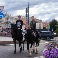 Всадницы.