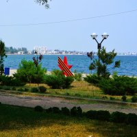 Феодосия. Феодосийский залив у сквера Десантников. :: Пётр Чернега Феодосия. Феодосийский залив у сквера Десантников. :: Пётр Чернега