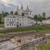 Витебск. Вид на искусственный водопад, Свято-Духов монастырь и Успенский собор.