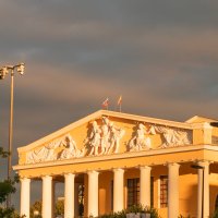 Площадь перед театром
