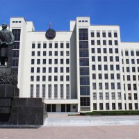 Дом правительства Республики Беларусь и памятник Владимиру Ленину.
