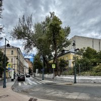 По улице Москвы…
