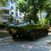 Феодосия. Памятник Боевой машине десанта БМД – 2 в Комсомольском парке. :: Пётр Чернега