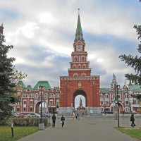 Благовещенская башня - главная башня комплекса набережной Йошкар-Олы