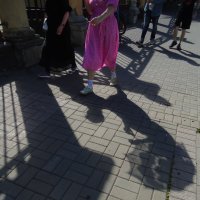 розовый зонт