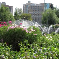 У фонтана :: Лариса С.