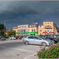 Август...