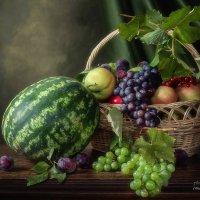Натюрморт с арбузом и фруктами
