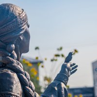 Скульптура "Куряночка". город Курск