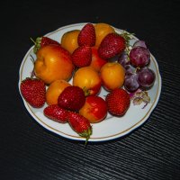 Фрукты-ягоды :: Анатолий Чикчирный