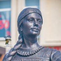Скульптура "Куряночка". город Курск :: Руслан Васьков